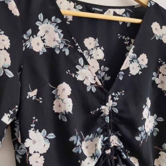 🌿EXPRESS FLORAL TOP🌿 - Picture 7 of 9